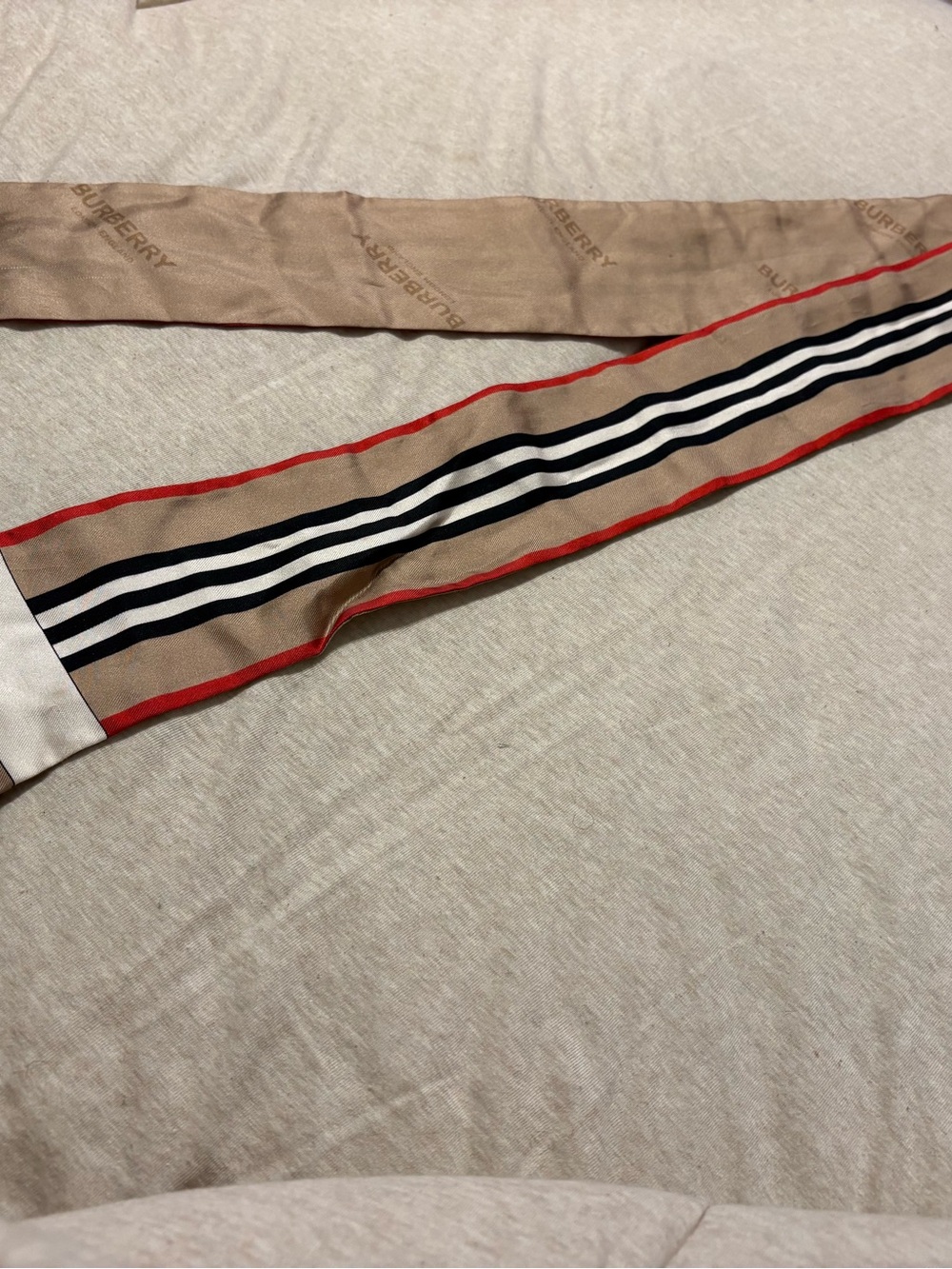 Burberry skinny scarf
